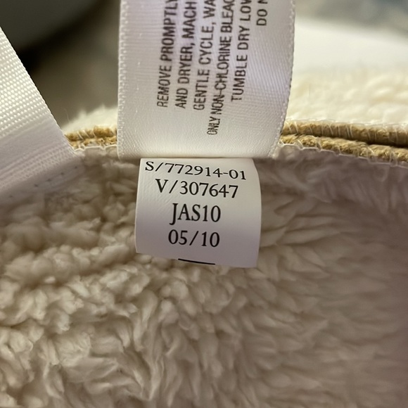 Toddler Old Navy faux Sherpa jacket. Size 3T - Picture 9 of 9